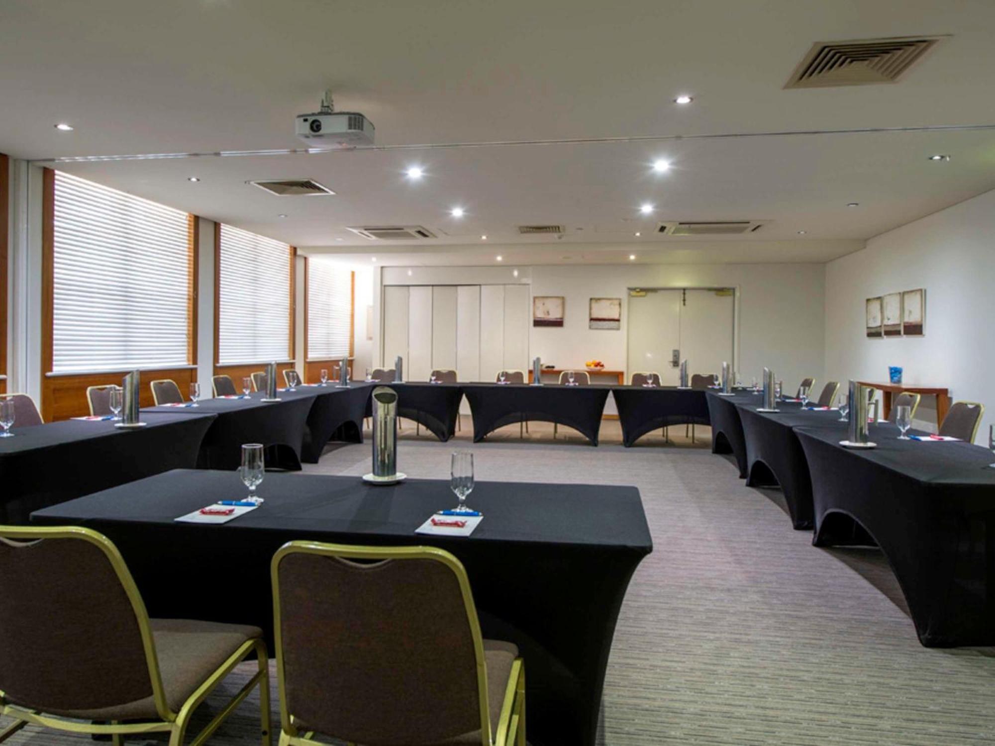 Mantra On Hay Perth Aparthotel Exterior photo